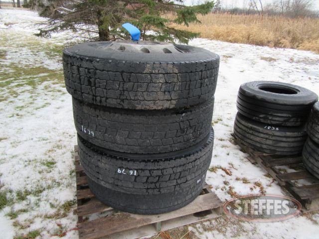 (4) 295-75R22.5 tires_0.JPG